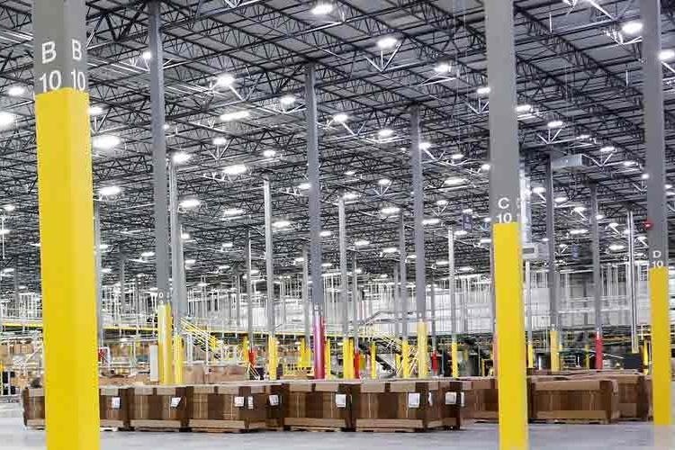 Smart & Efficient LED Lighting for Warehouses 2025